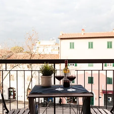Hostly - Light And Wood Near The Tower - 100sqm, 6 Pax, 2 Bedrooms, Town Center Apartman